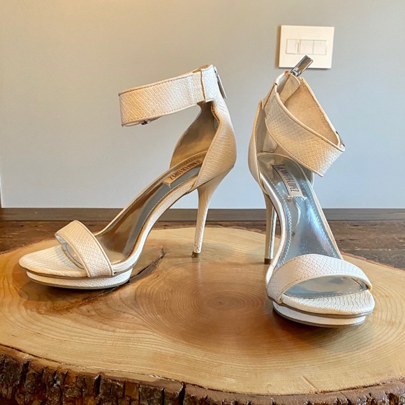 Jennifer Lopez Shoes - Jennifer Lopez 4” White Heels, Size 8 1/2